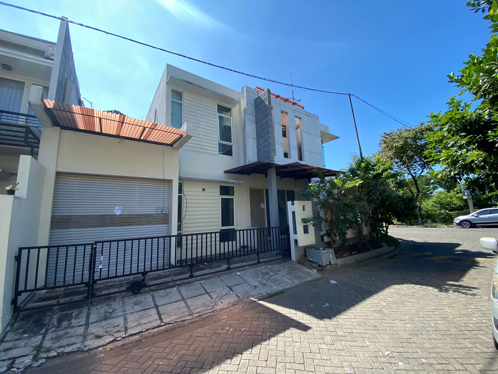 rumah dijual pakuwon city surabaya