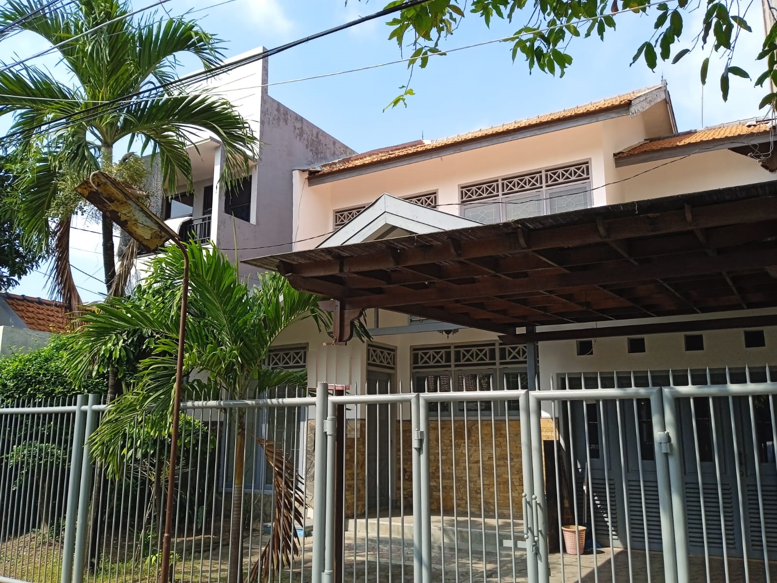 rumah disewakan dukuh kupang timur surabaya