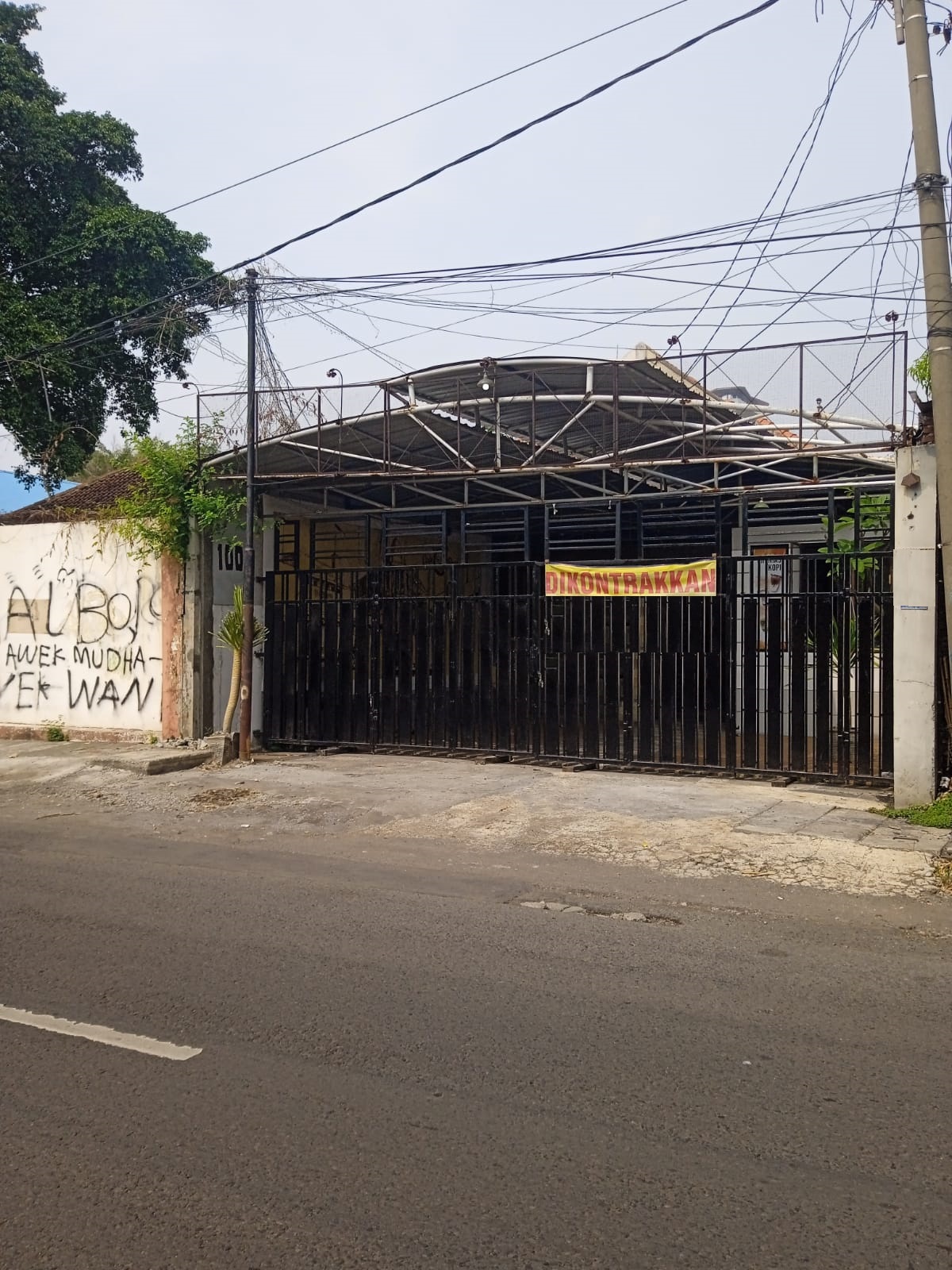 rumah disewakan jalan nias surabaya