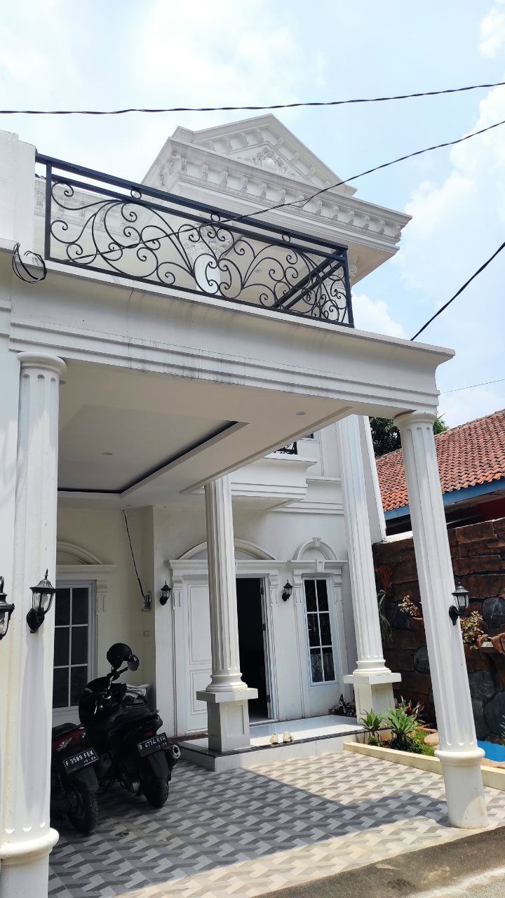 Rumah Model Eropa Classic belakang Plaza Cibubur