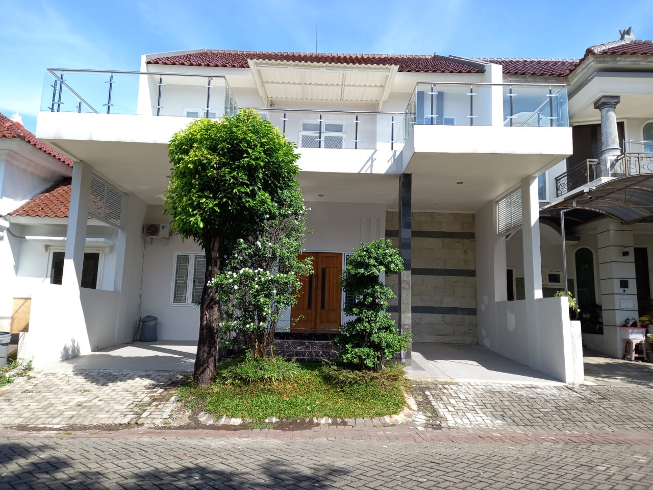 rumah disewakan citraland cluster royal park surabaya