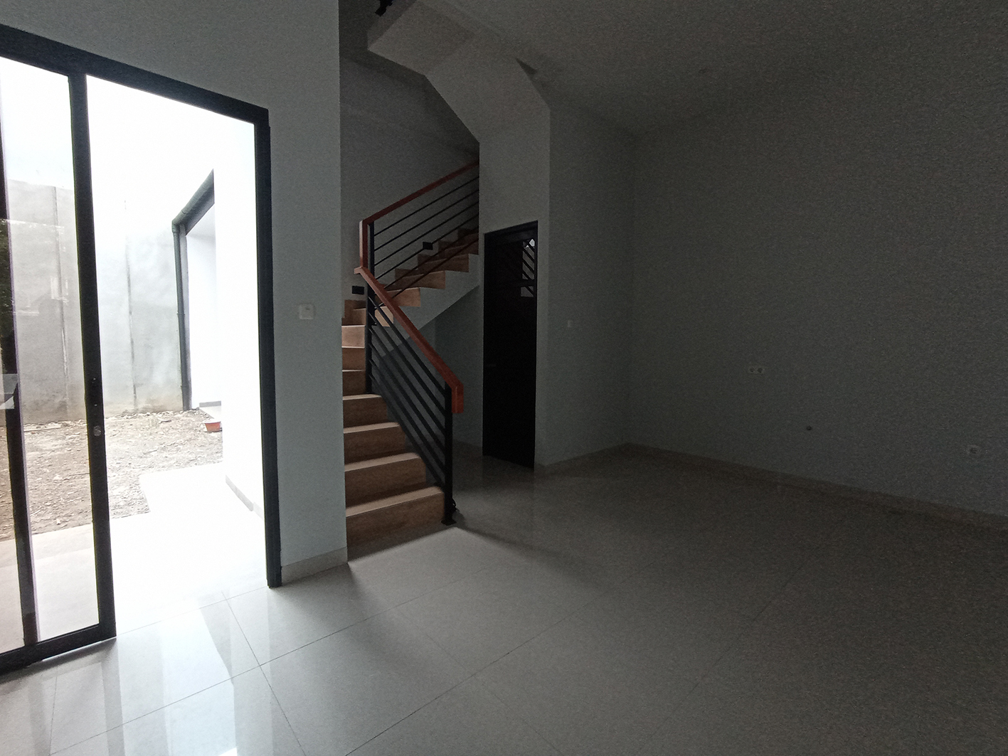 Rumah 3 Lantai Cluster Madrid Kotawisata Cibubur