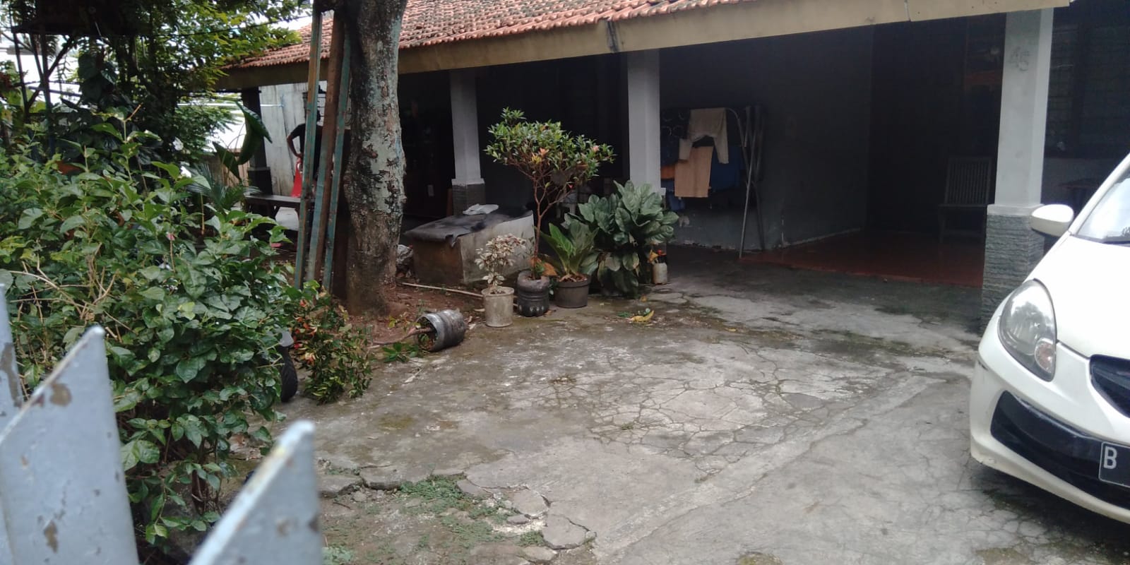 Rumah Tua Hook Pinggir Jalan, 200 Meter Ke Terogong Raya