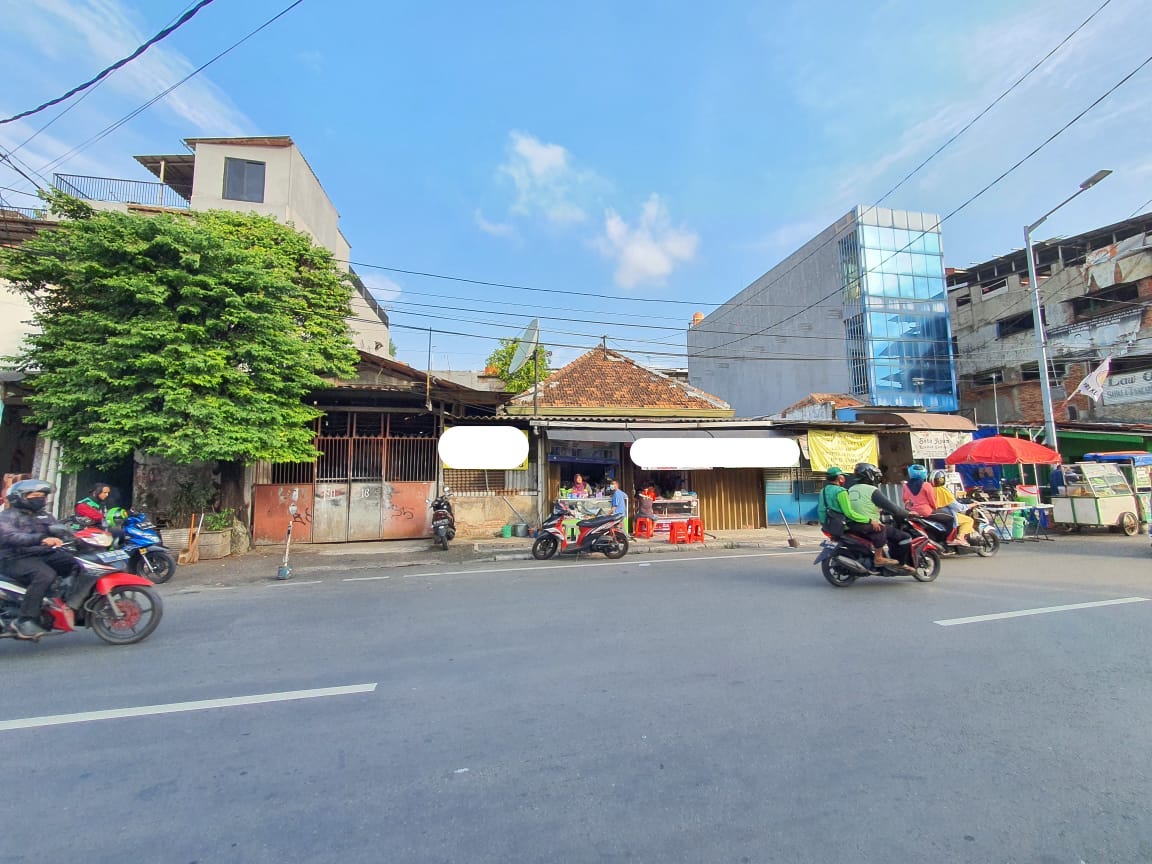 Rumah Hitung Tanah Pinggir Jalan Kramat Sentiong Ramai 24 Jam