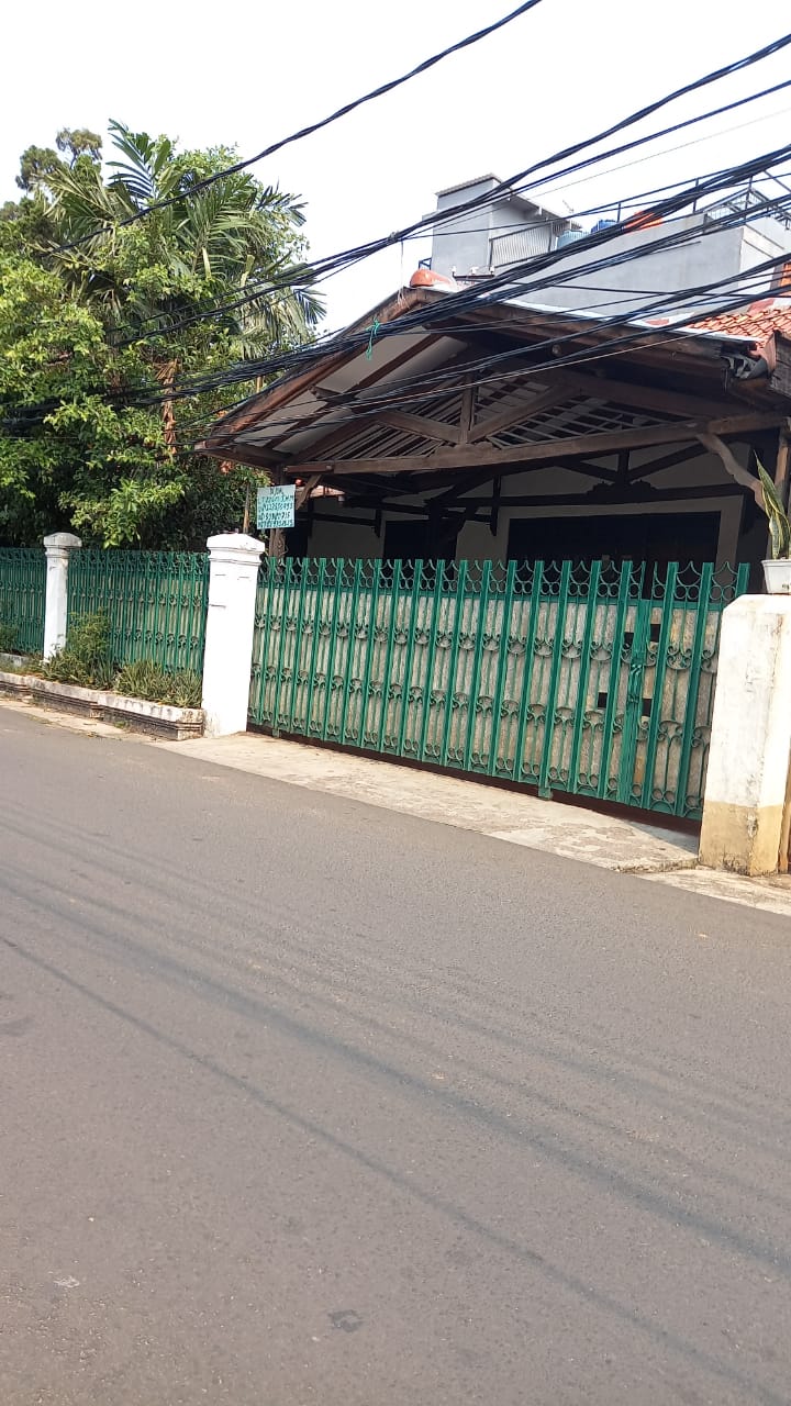 Rumah Kokoh Area Kemandoran, 150 Meter Ke Jalan Raya