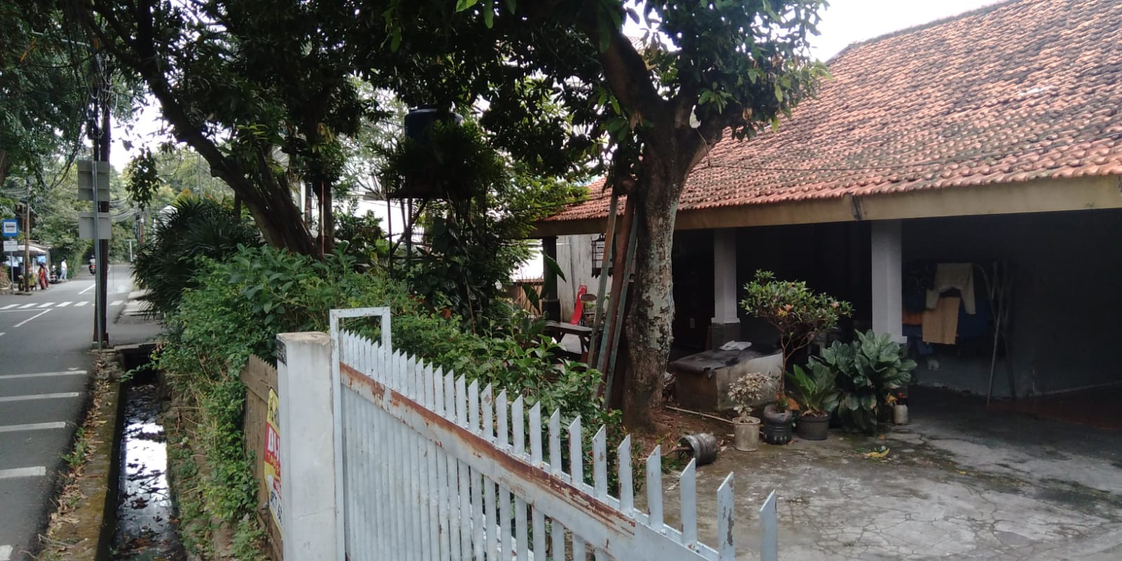 Rumah Tua Hook Pinggir Jalan, 200 Meter Ke Terogong Raya