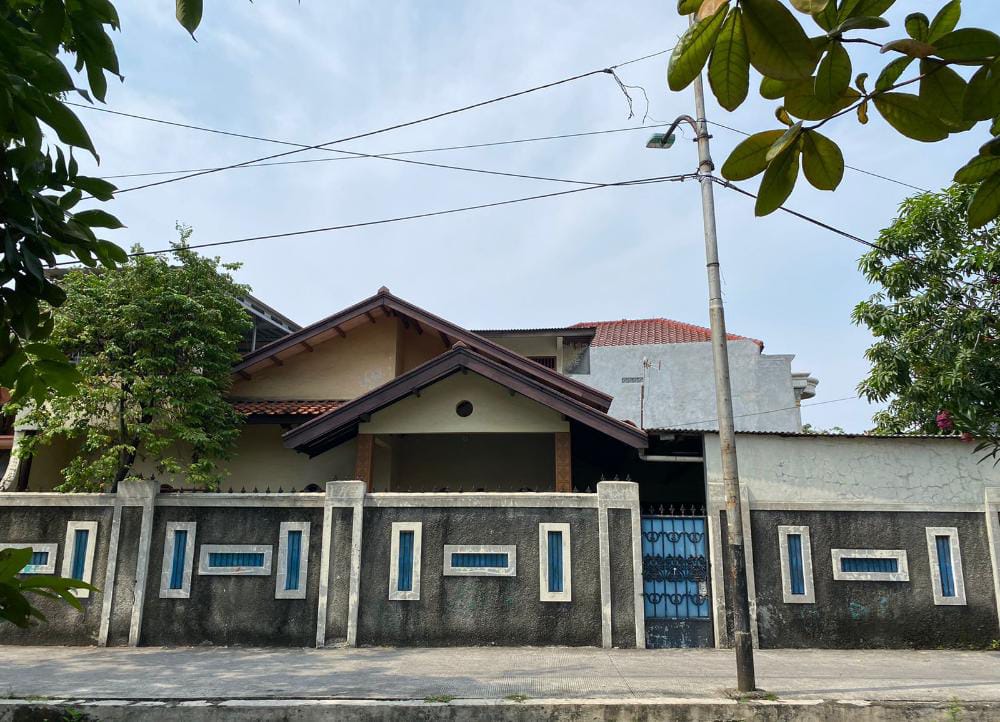 Rumah Hook Dan Pinggir Jalan, 350 Meter Ke Jalan Yos Sudarso