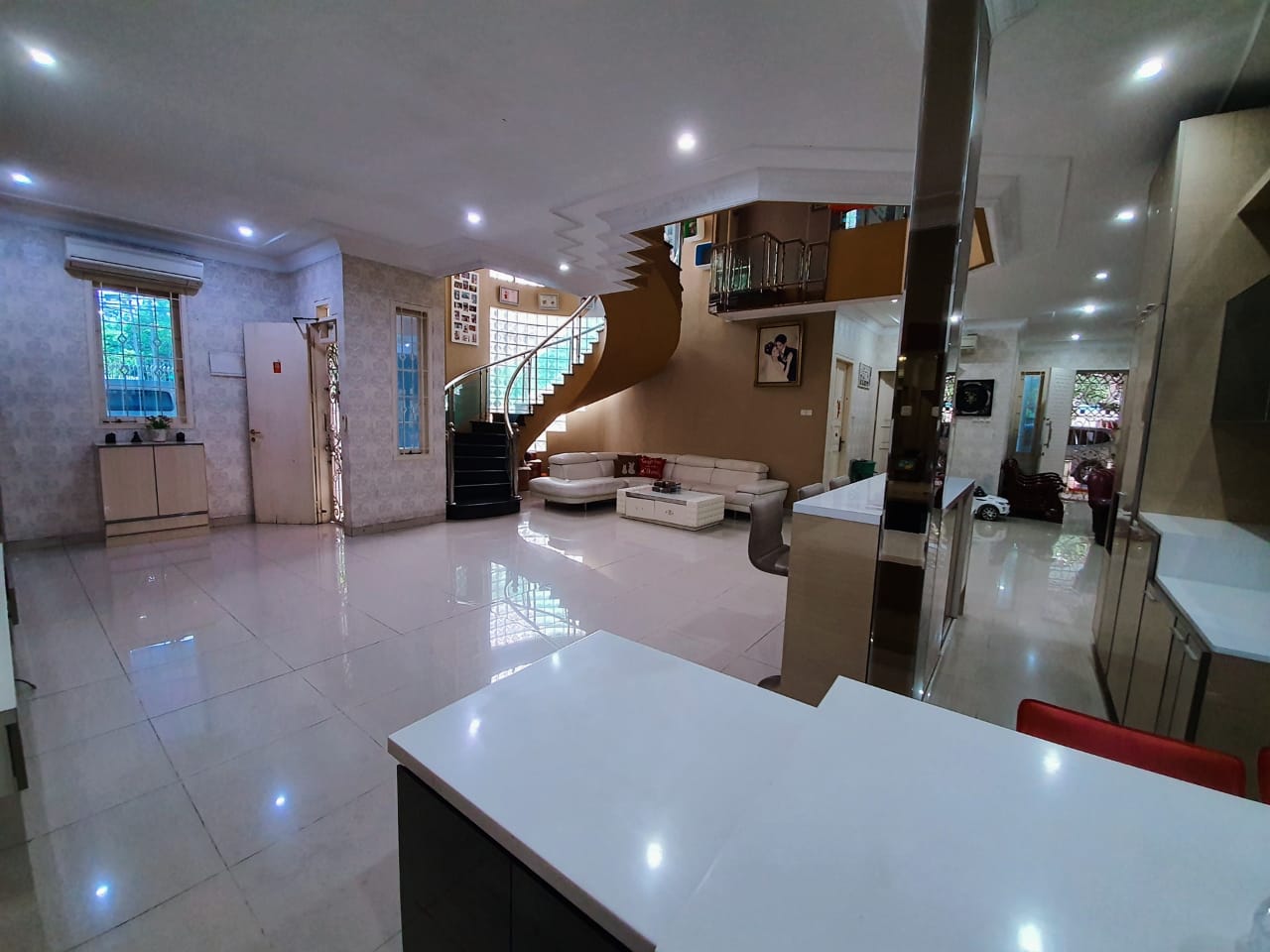 Rumah Hoek Dan Full Furnished Area Jalan Puan, 900 Meter Ke Mall