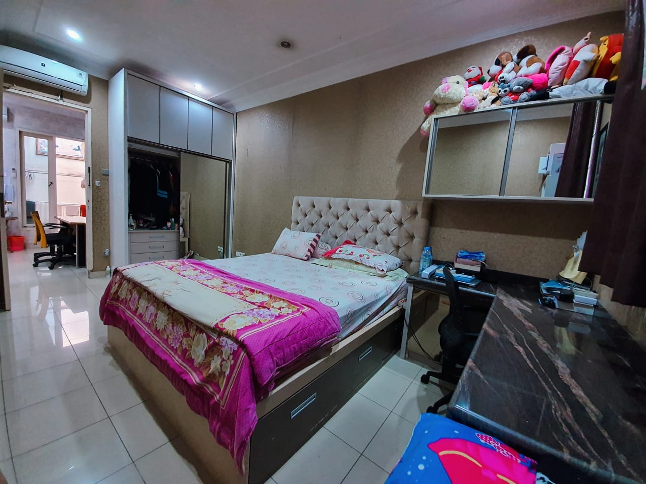 Rumah Hoek Dan Full Furnished Area Jalan Puan, 900 Meter Ke Mall