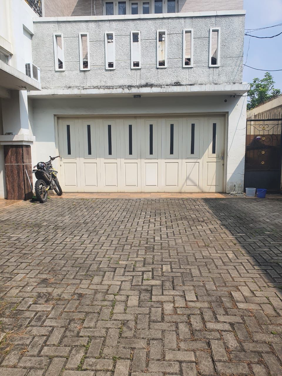 Rumah Mewah Dan Full Furnished, 50 Meter Ke Pinang Raya