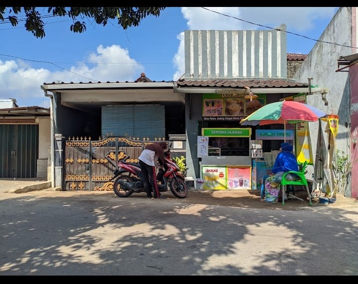 Dijual RUKO (rumah dan toko) Startegis di Jalan Utama