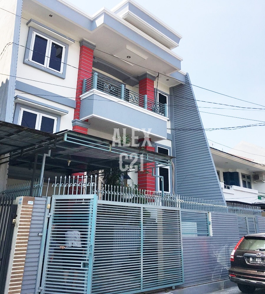 Rumah Dijual 3 Lantai Dengan 14 Kamar Tidur (Full Furnished)