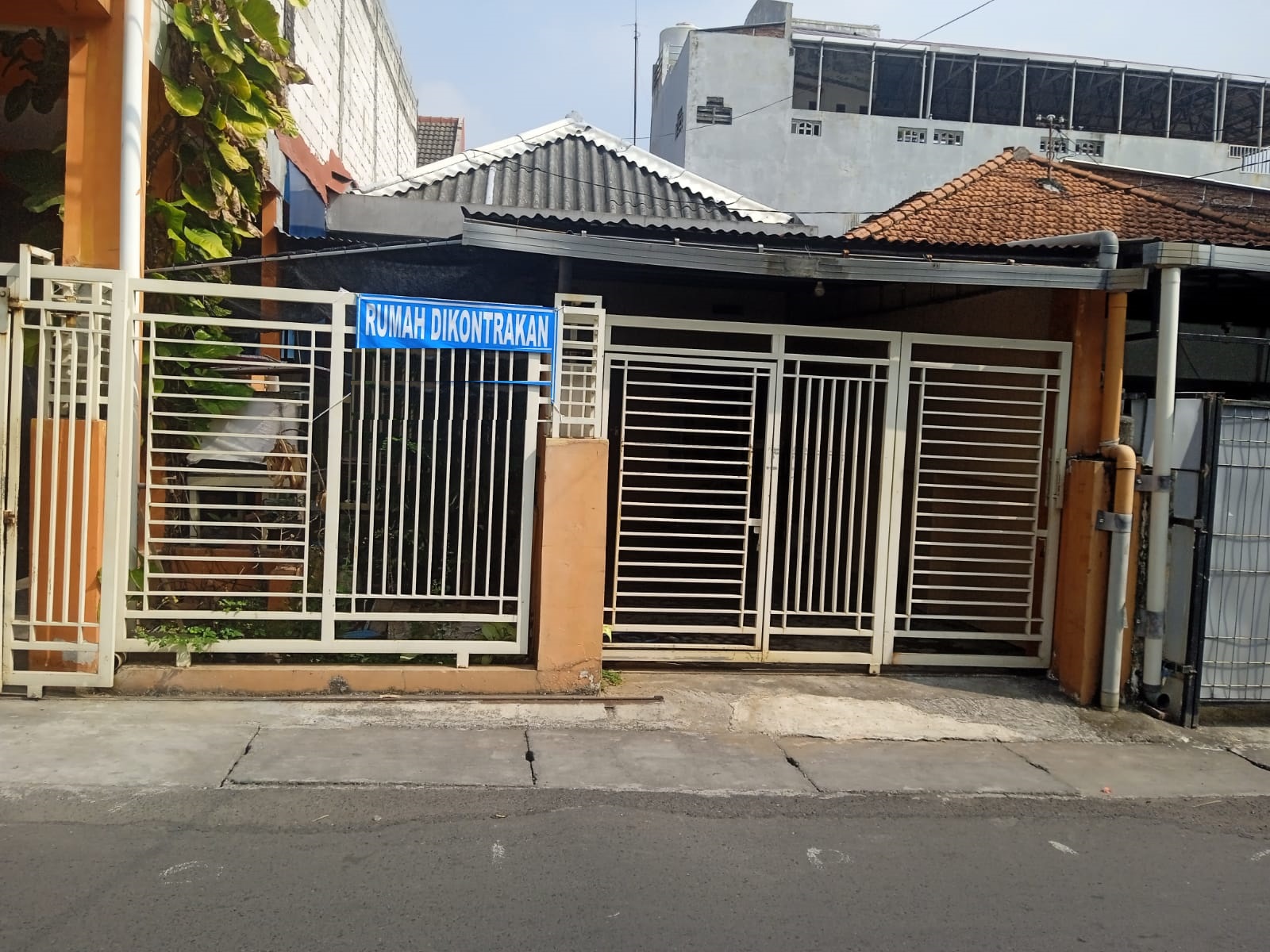 rumah disewakan dukuh pakis surabaya