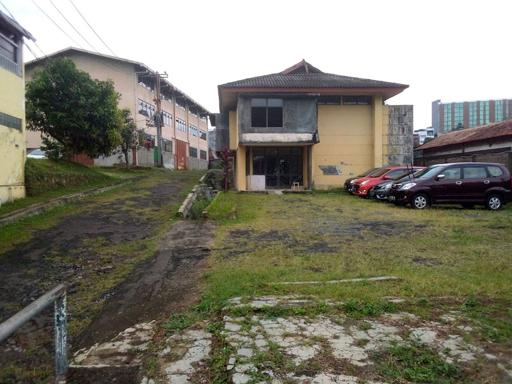 GUDANG HITUNG TANAH DI JALAN IR.H. JUANDA, DAGO-BANDUNG