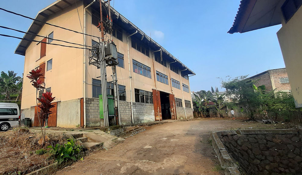 GUDANG HITUNG TANAH DI JALAN IR.H. JUANDA, DAGO-BANDUNG