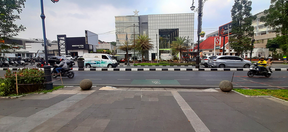 RUMAH HITUNG TANAH DI JALAN IR. H. JUANDA DAGO BANDUNG