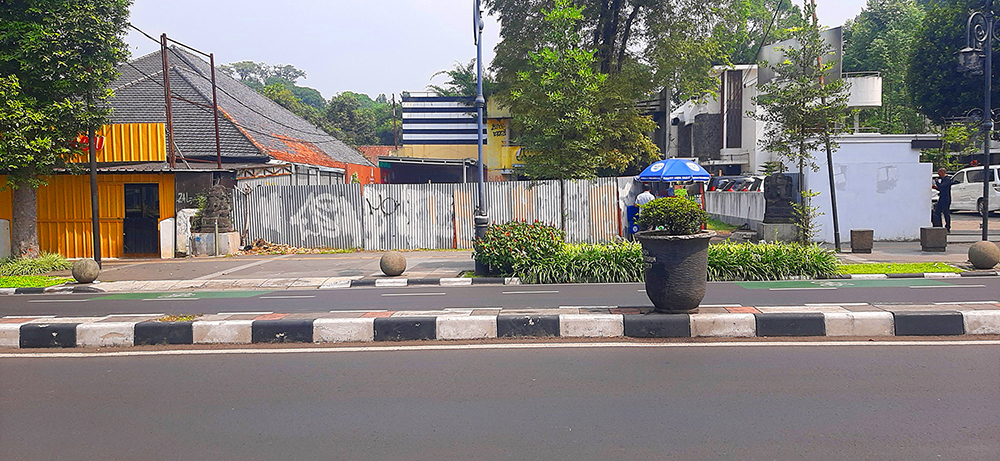 RUMAH HITUNG TANAH DI JALAN IR. H. JUANDA DAGO BANDUNG