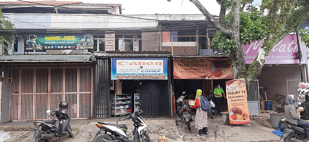 RUKO TIGA LANTAI DI JALAN CIKUTRA BANDUNG