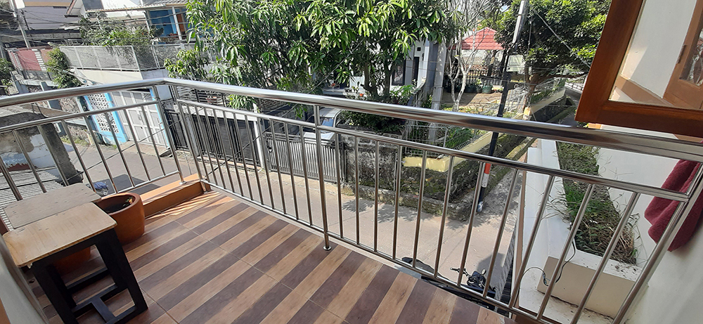 RUMAH MINIMALIS MODERN  VIEW KOTA BANDUNG DI JALAN JATIHANDAP