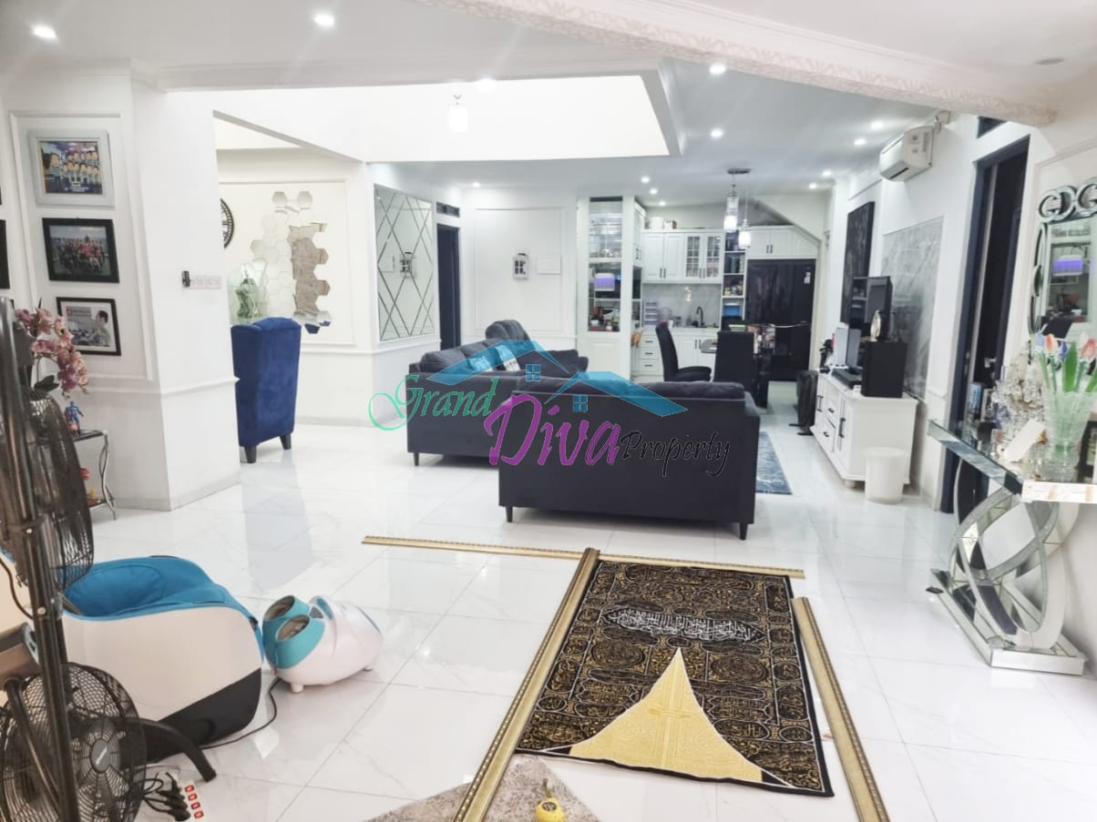 RUMAH DI VILLA GALAXY BEKASI SELATAN