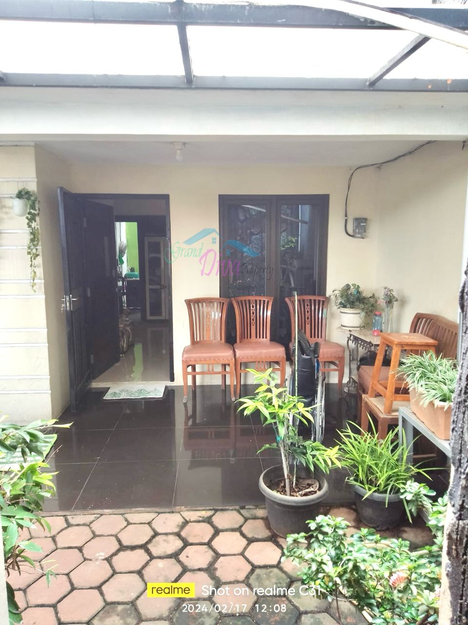 RUMAH DI KOMPLEK AREA JATIBENING BARU PONDOK GEDE