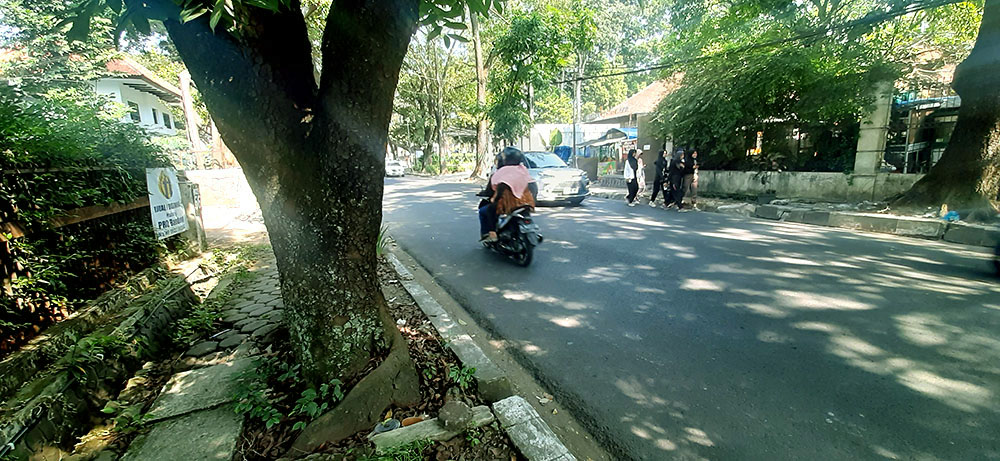 RUMAH BELANDA HITUNG TANAH UNTUK KOMERSIAL DI JALAN ACEH BANDUNG