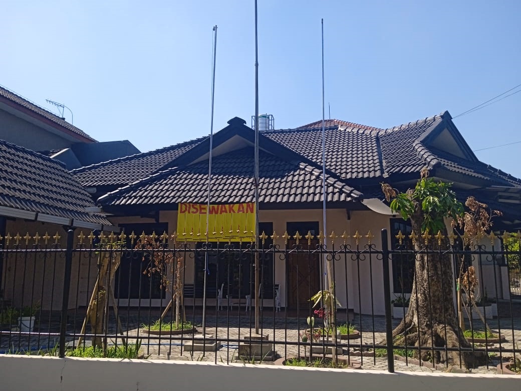 rumah disewakan ketintang madya surabaya