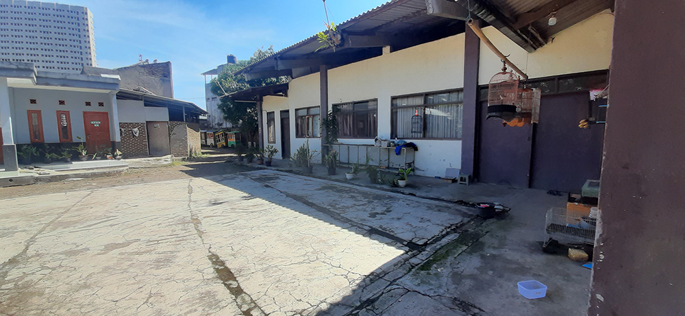 RUMAH DAN GUDANG HITUNG TANAH DI JALAN RAYA BOJONGSOANG BANDUNG