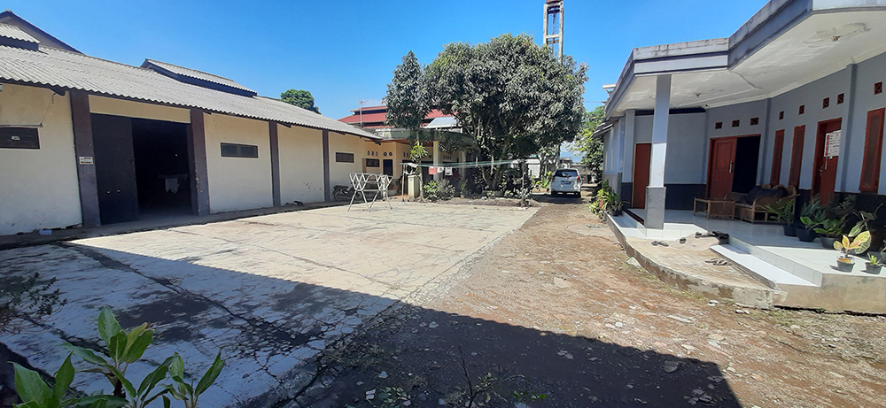 RUMAH DAN GUDANG HITUNG TANAH DI JALAN RAYA BOJONGSOANG BANDUNG