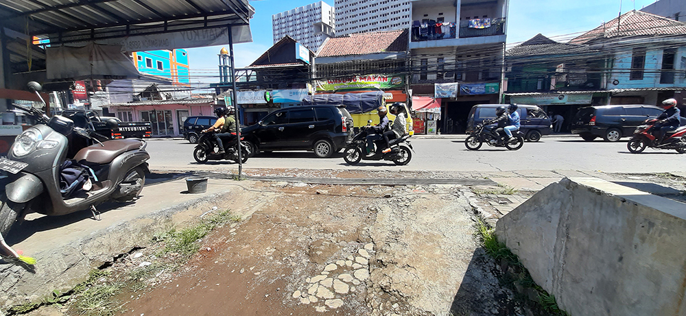 RUMAH DAN GUDANG HITUNG TANAH DI JALAN RAYA BOJONGSOANG BANDUNG