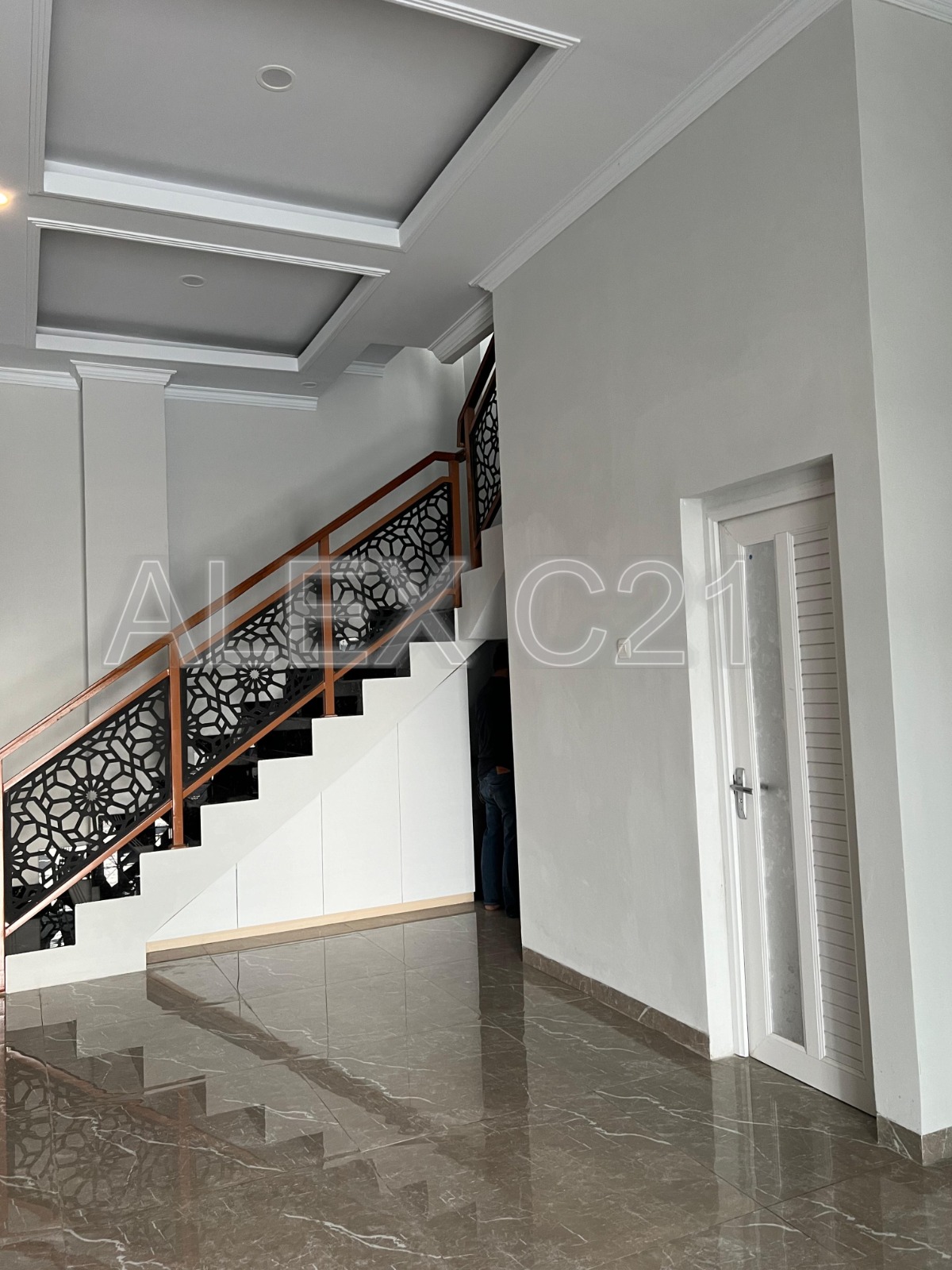 Dijual Ruko elegan Classic 3.5 lt, Jagakarsa, Ciganjur, Jakarta