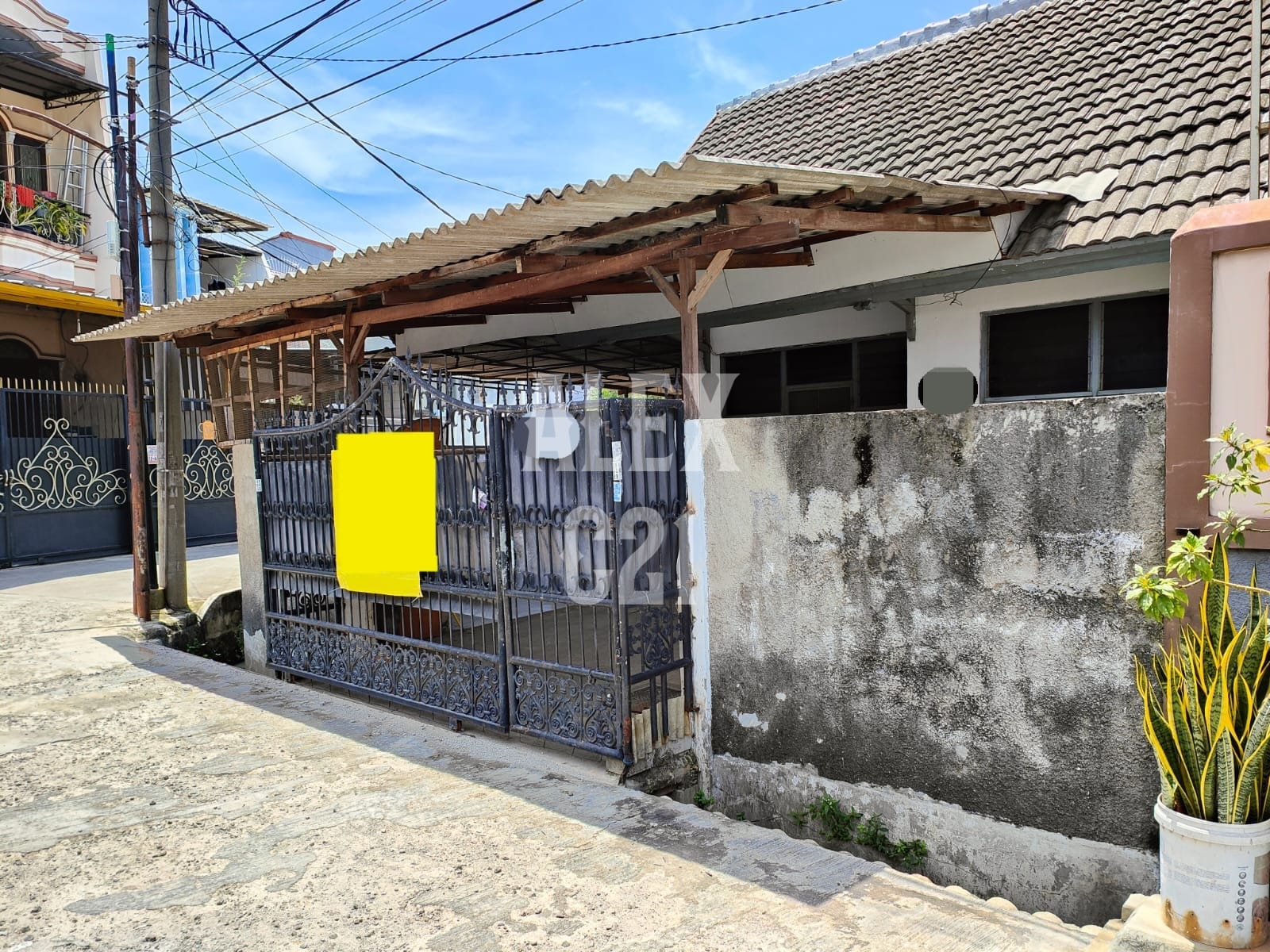 dijual rumah B U perum daan mogot estate (hitung tanah saja)