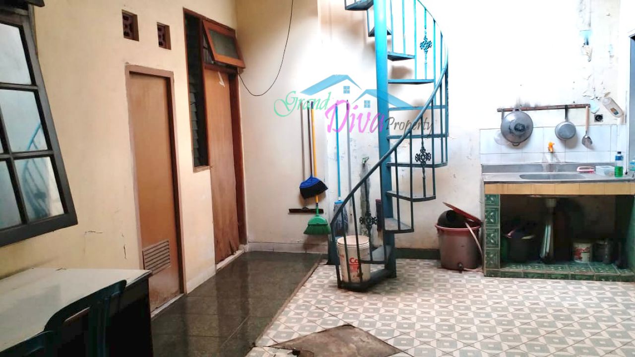 KANTOR ATAU RUMAH DI PAL PUTIH KRAMAT-SENEN