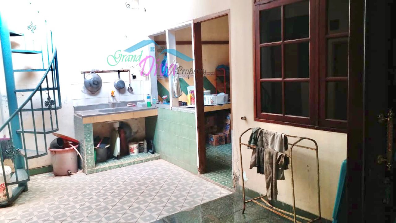 KANTOR ATAU RUMAH DI PAL PUTIH KRAMAT-SENEN