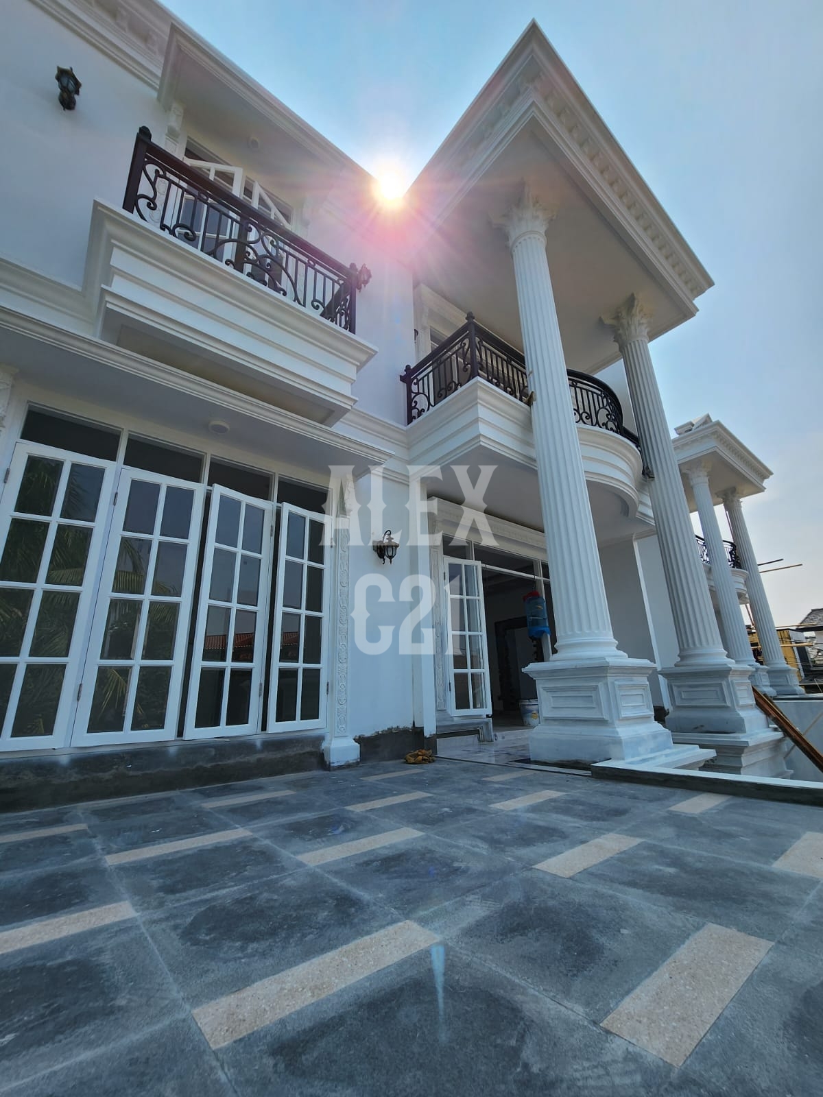 Dijual Brand New white House di Cilandak - Jakarta selatan