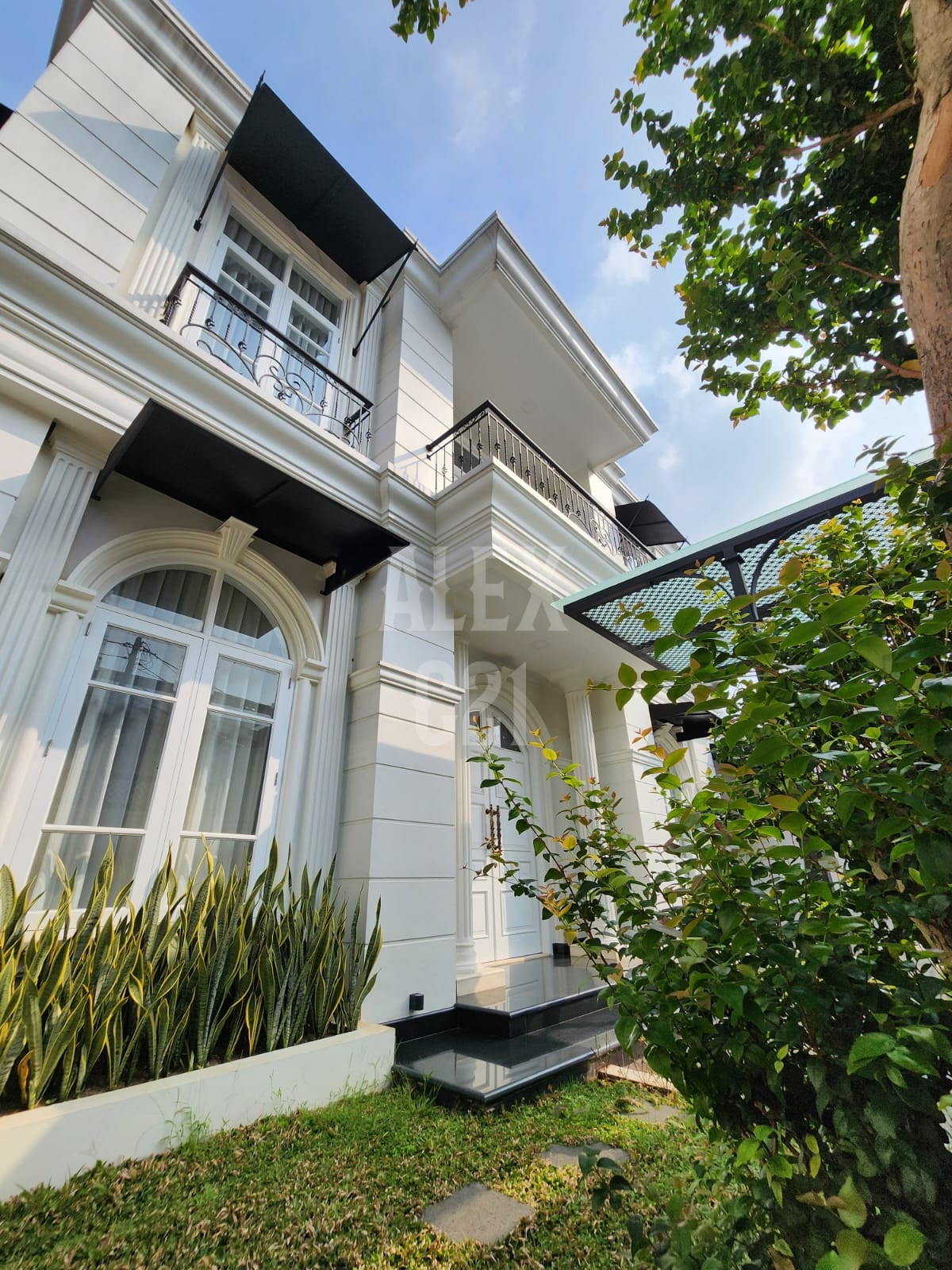 Dijual rumah baru Luxurious Classic House Di tebet, Jaksel