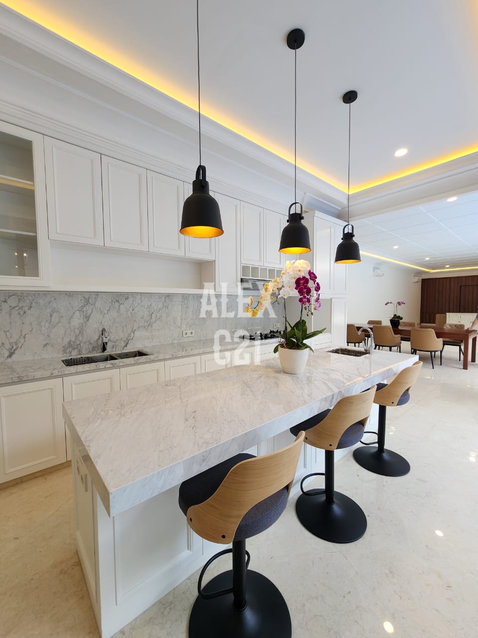 Dijual Rumah di Kemang Jakarta Selatan Brand New Luxury Tropical