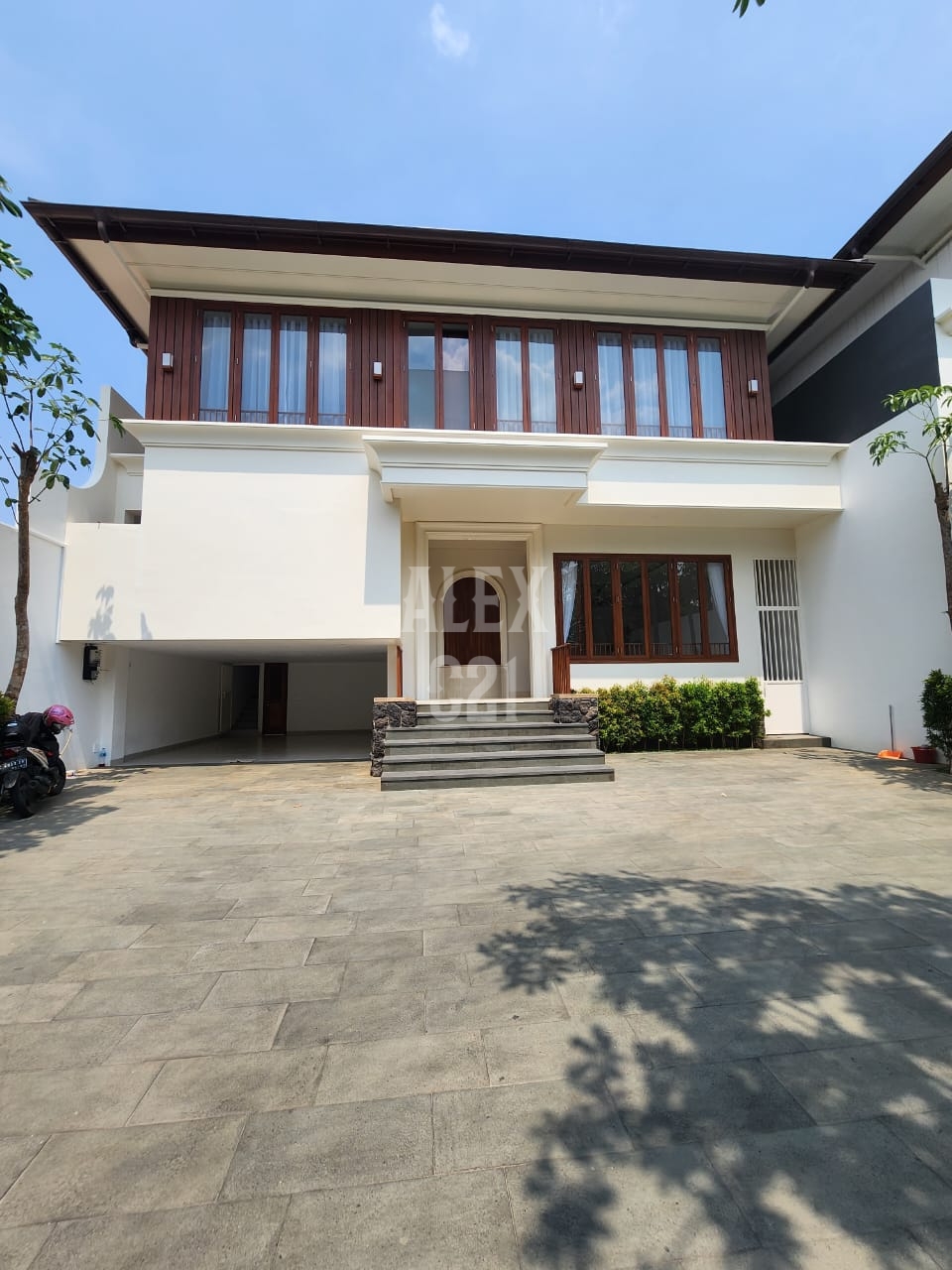 Dijual Rumah di Kemang Jakarta Selatan Brand New Luxury Tropical