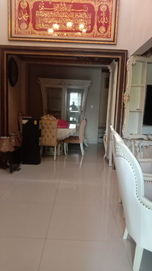 Dijual rumah super strategis di Pinus Regency full furnished