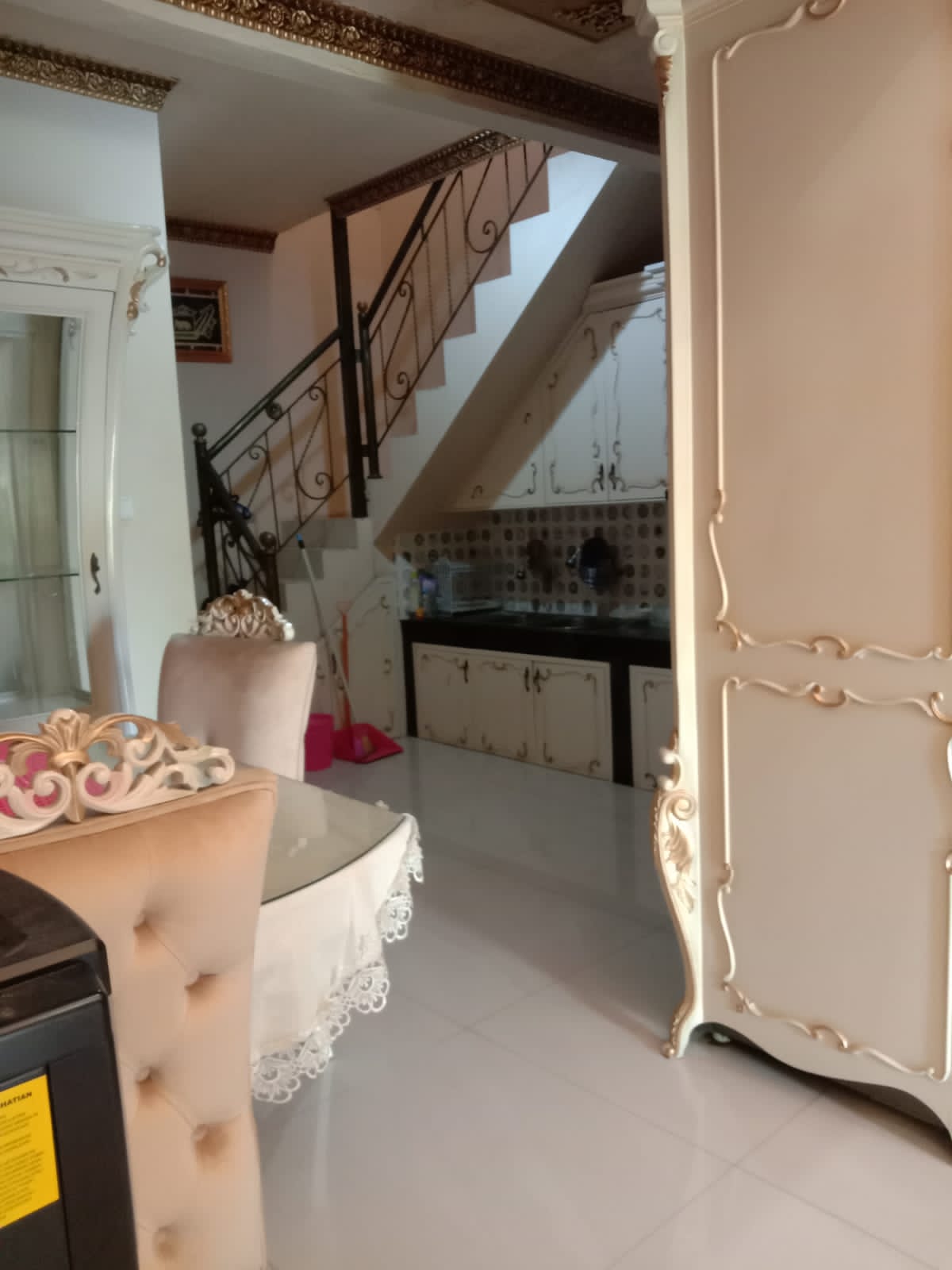 Dijual rumah super strategis di Pinus Regency full furnished