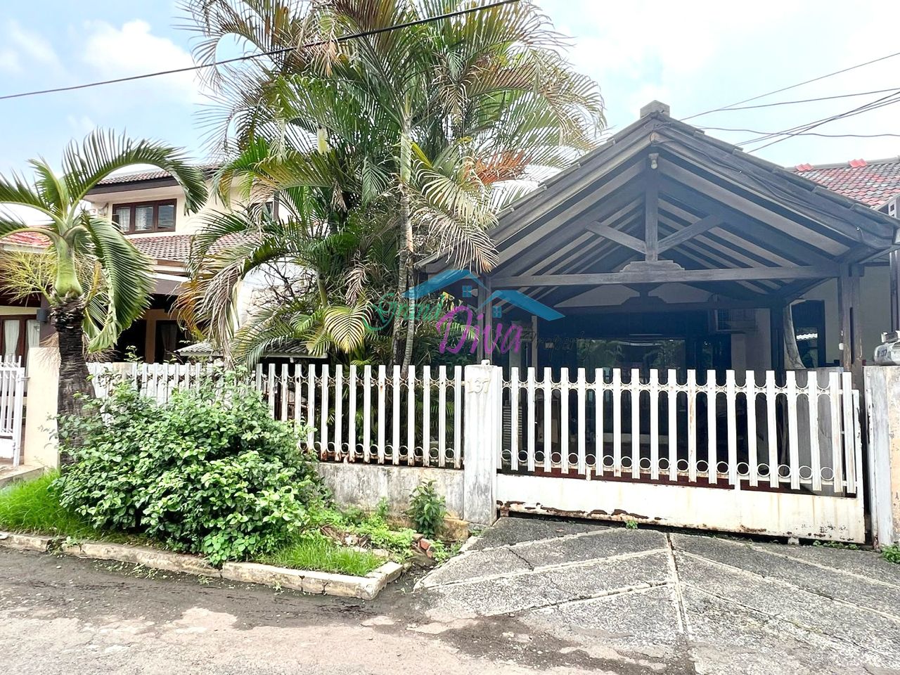 RUMAH DI JALAN ARJUNA GALAXY BEKASI