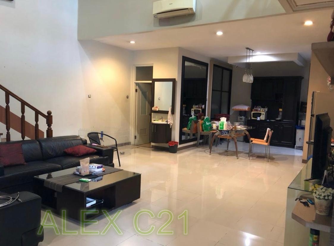 Dijual Rumah Lokasi Strategis di Taman Aries Meruya Utara Ilir