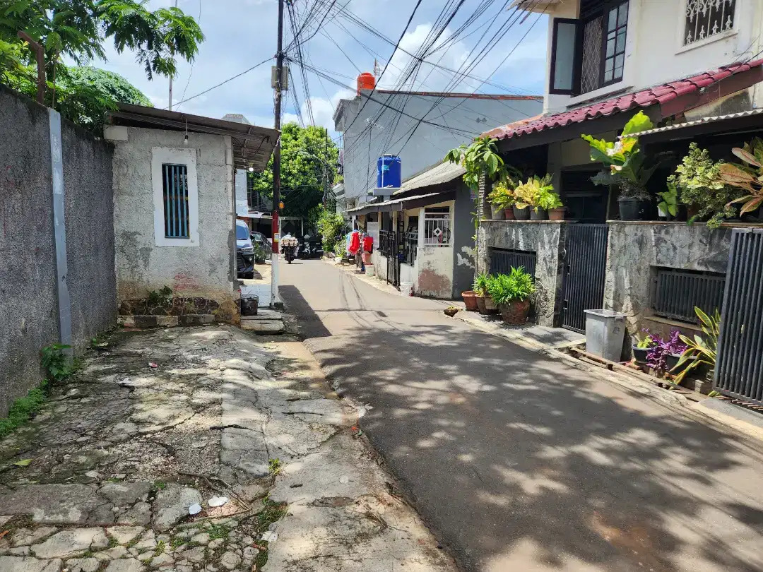 Rumah Ada Pool Area Pejaten Timur, 400 Meter Ke Jln Kemuning Ray