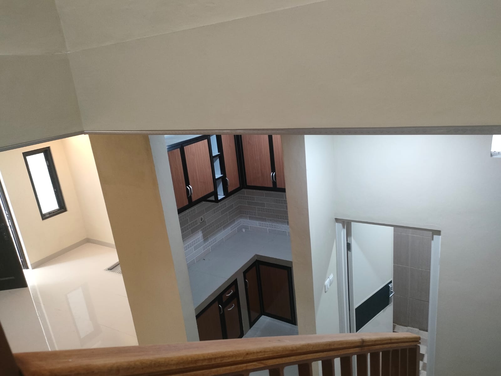 Di Jual Rumah 3 lantai di Jalan Rangkapan Jaya, Pancoran Mas