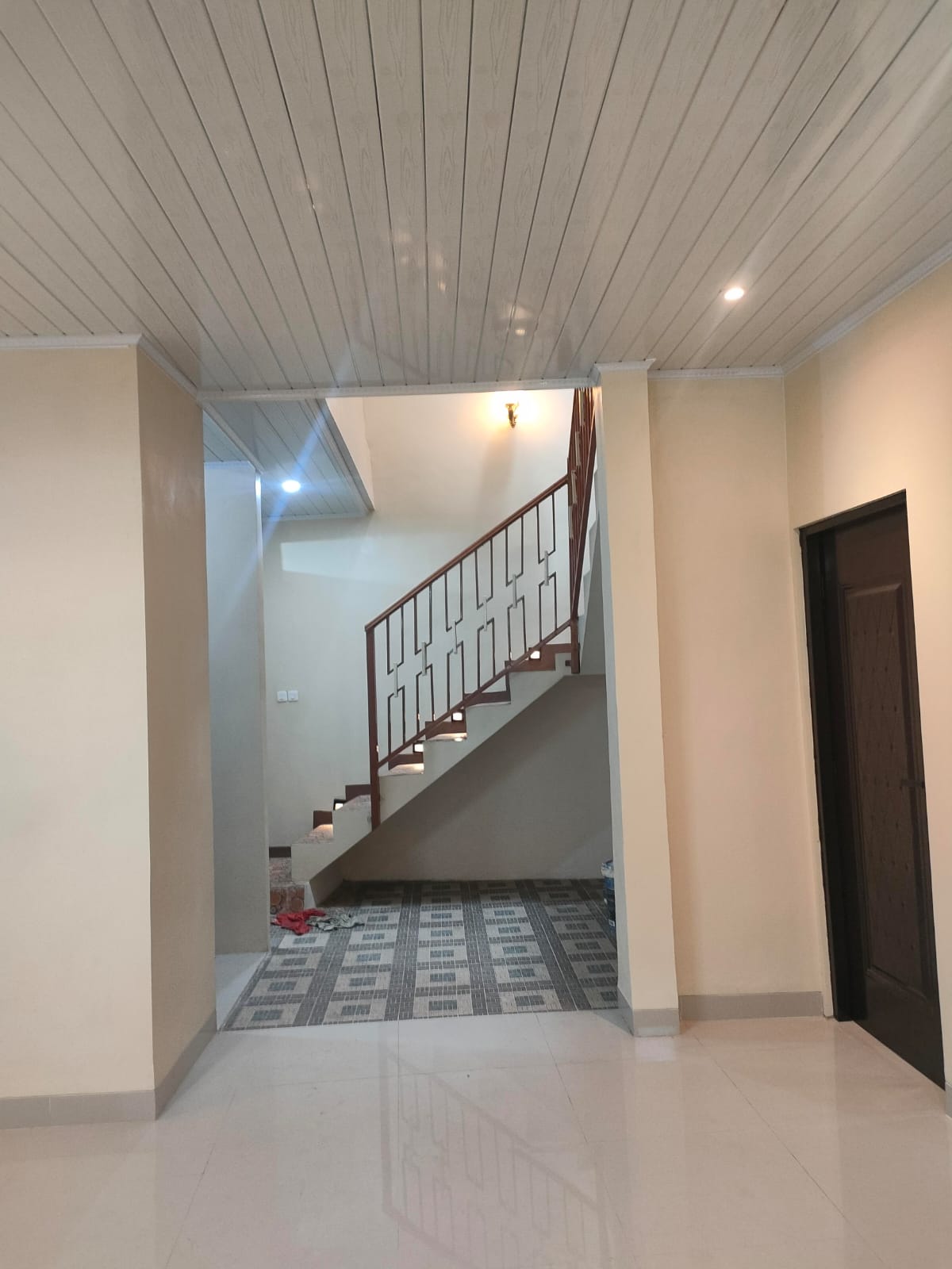 Di Jual Rumah 3 lantai di Jalan Rangkapan Jaya, Pancoran Mas