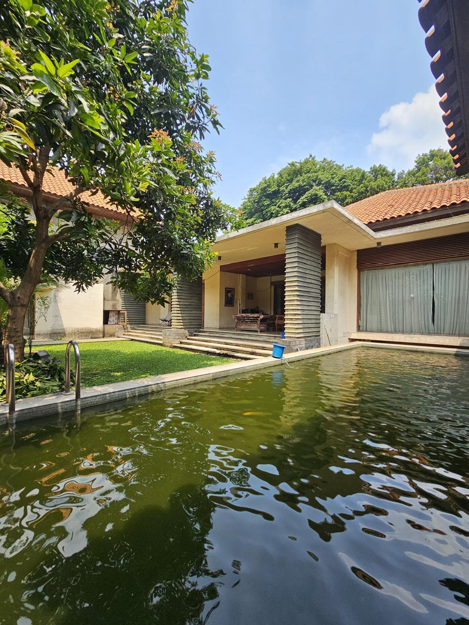 Dijual rumah mewah elit dengan swimming pool di Area Melawai