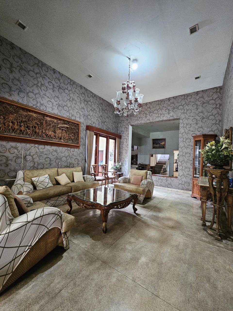Dijual rumah mewah elit dengan swimming pool di Area Melawai