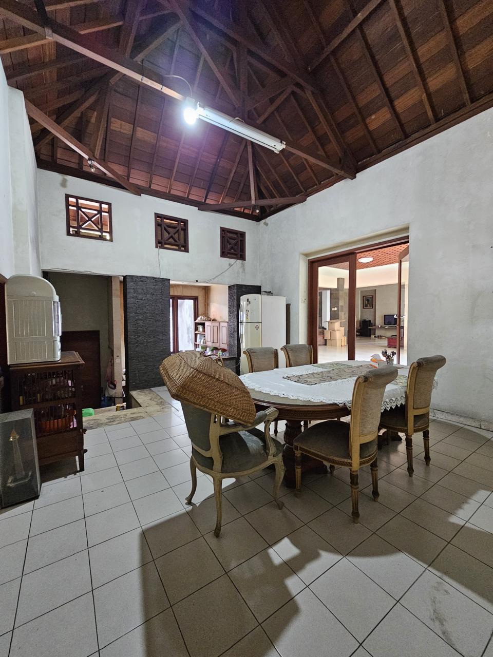 Dijual rumah mewah elit dengan swimming pool di Area Melawai