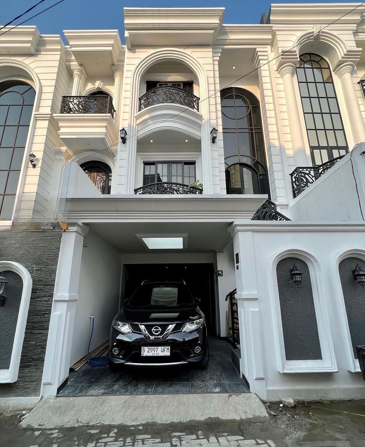 rumah American Classic Town House Permata 2 residence Jagakarsa