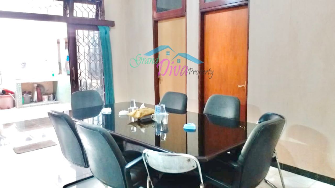 KANTOR ATAU RUMAH DI PAL PUTIH KRAMAT-SENEN